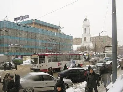 Вид на храм свв мчч Флора и Лавра со стороны Павелецкого вокзала - фото 35
