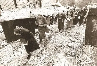 Церковь свв мчч Флора и Лавра Начало 1990х годов Крестный ход прихожан на - фото 36