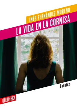 Inés Fernández Moreno La vida en la cornisa обложка книги