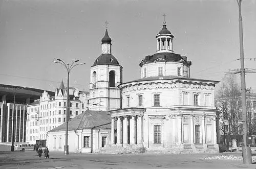 Вид храма без дворовой территории Фото середины 1980х годов В послевоенное - фото 49