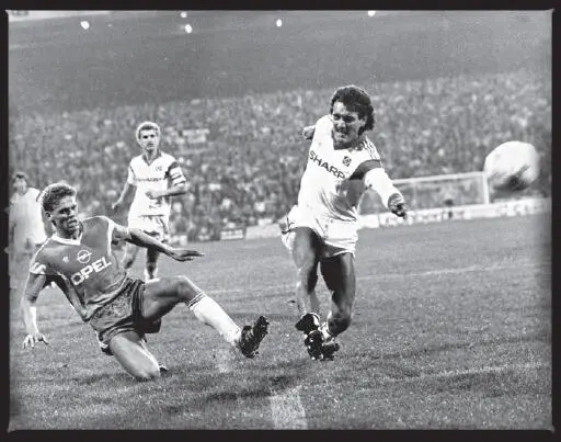 Im Halbfi nale des DFBPokals schlugen wir den HSV mit 20 Hier kläre ich vor - фото 24