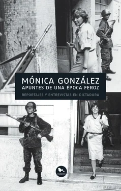 Mónica González Apuntes de una época feroz обложка книги