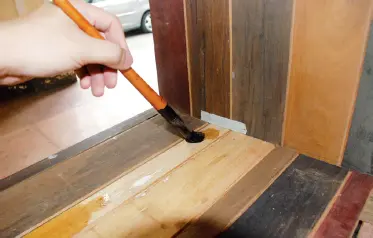 La aplicación del tinte con brocha es un proceso mucho más sencillo que a - фото 43