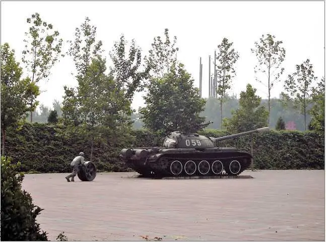 Type 59 в композиции необычного монумента на территории одной из пекинских - фото 40