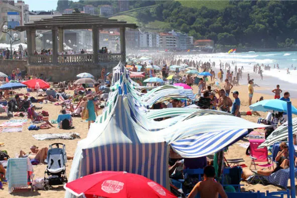 Пляж в Zarautz Но мы пилигримы Мы чужие на этом празднике жизни Хочется - фото 18