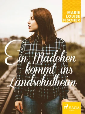 Marie Louise Fischer Ein Mädchen kommt ins Landschulheim обложка книги