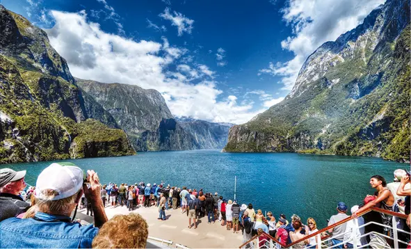Los turistas no pueden tocar ni poseer el producto turístico en sí sino - фото 12