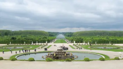 El Palacio de Versalles que no venía a integrarse en un terreno con - фото 27