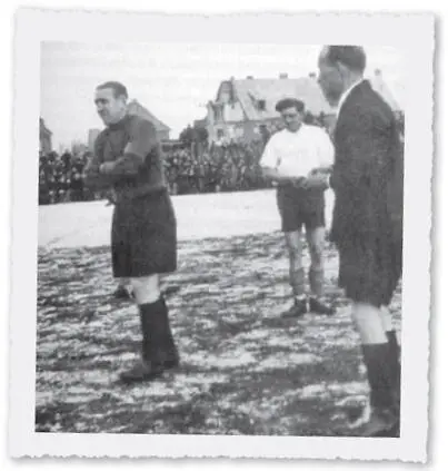 Foto vom Schalker Gastspiel in Geldern Die über 6000 Zuschauer staunten nicht - фото 2