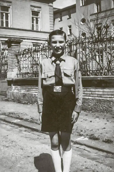 Edgar Meininger alias Pedel in der Uniform der NSJugendbewegung Pimpf - фото 8