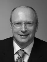 Prof Dr Volker Ulrich ist seit 2002 Ordinarius für Volkswirtschaftslehre - фото 3