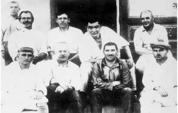 Атбаcтүстімет тресінің басқарма мүшелері Ахметов Досмағанбет1905 Ақмола - фото 10