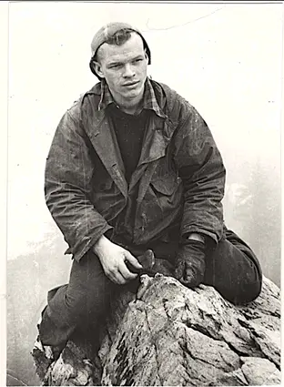 Родился 13 января 1936 года пятикурсник радиотехнического факультета УПИ - фото 4