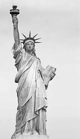 Скульптура Статуя Свободы одна из самых знаменитых в США и мире подарок - фото 92
