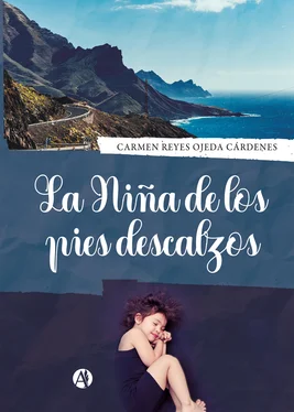 Carmen Reyes Ojeda Cárdenes La niña de los pies descalzos обложка книги