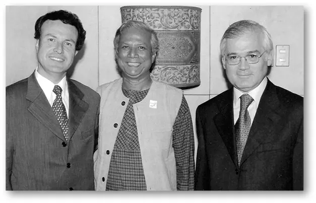 Con José Manuel Mena entonces Gerente General de Banco Estado y Muhammad - фото 4