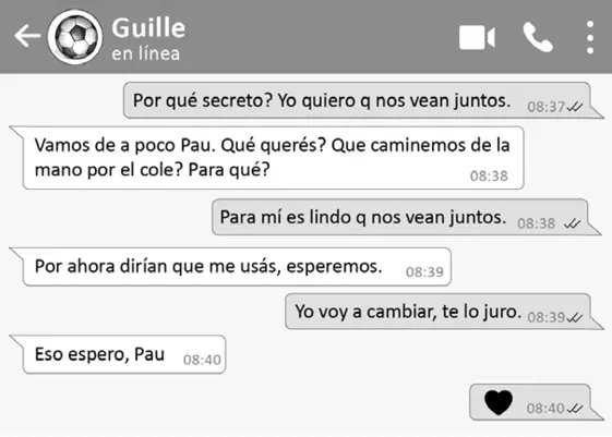 En el recreo charlaban incómodos con algunos que se acercaban por - фото 5