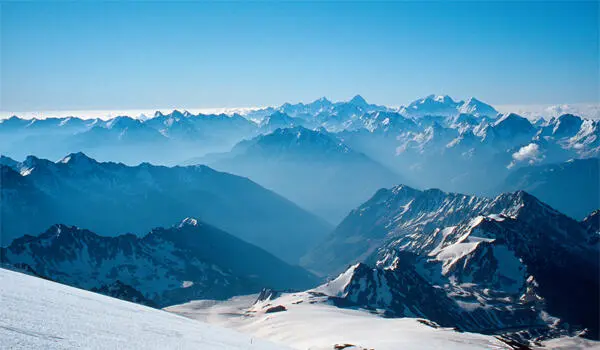 Ausblick von den PastuchovaFelsen über die Berge des Kaukasus Siebzehn Tage - фото 4