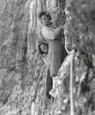 Paula Wiesinger scheint mehr Spaß am steilen Fels zu haben als Leni Riefenstahl - фото 35