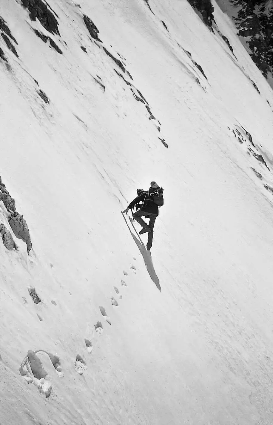 Reinhold Messner in der steilen Nordwestwand des Hidden Peak Ihr seid dann in - фото 9