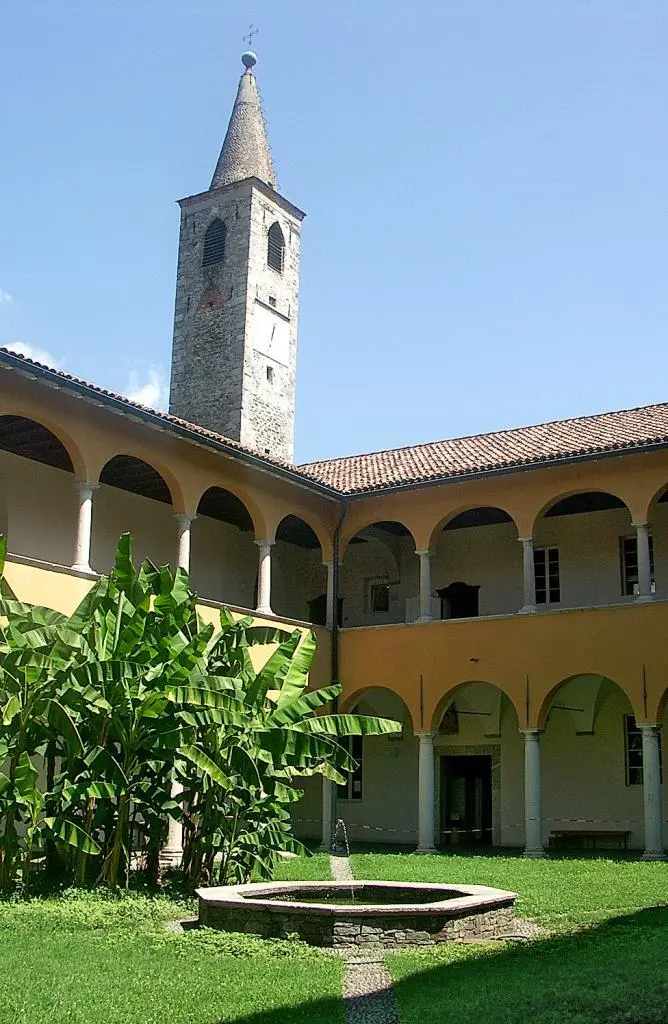 Collegio Papio streng lombardischer Stil Lebendiger geht es im Anbau der - фото 20