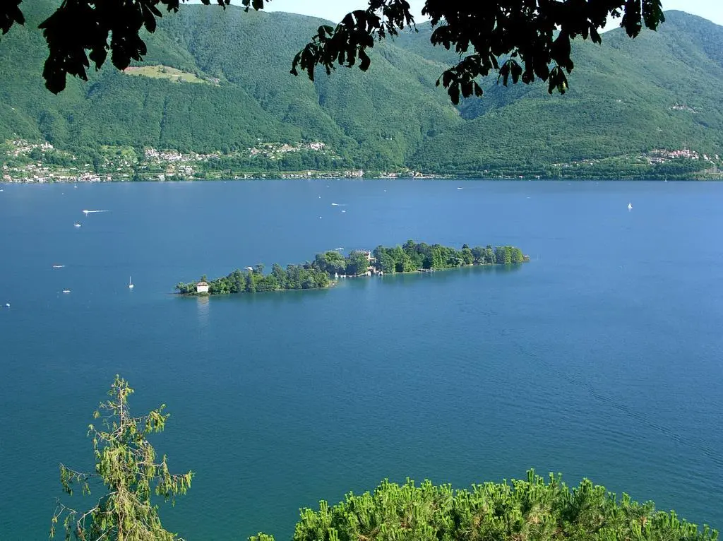 Botanischer Garten im See Die BrissagoInseln setzen sich aus zwei Inseln - фото 27