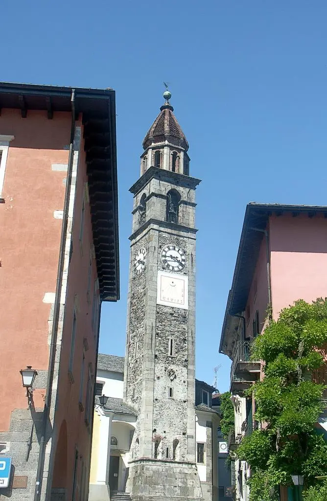 Mitten im mondänen Ort Campanile der Kirche von Ascona Collegio Papio - фото 19
