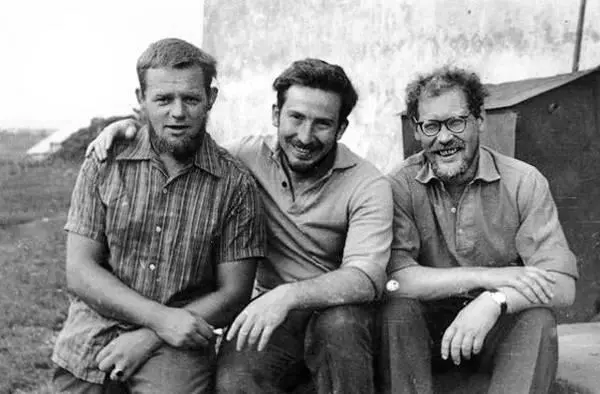 С друзьями Евгений Рывкин Арий Мизякин Московская область 1974 Из - фото 23