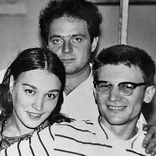 Гюзель и Андрей Амальрики Павел Литвинов Начало 1970х Мемориал Андрей жил - фото 53