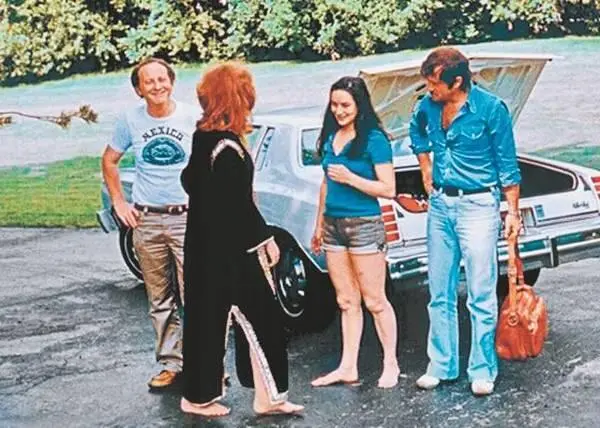 Иосиф Бродский Эллендея Проффер Маша Слоним Василий Аксенов ЭннАрбор 1975 - фото 66