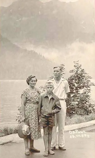 Вячеслав Игрунов с родителями на озере Рица 1959 igrunovru А что - фото 88