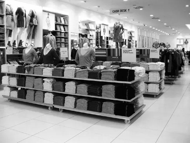 Рис 29 UNIQLO на фотографии Лондон РиджентСтрит как показательный - фото 30