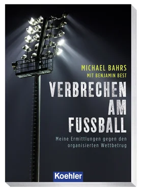 Michael Bahrs VERBRECHEN AM FUSSBALL обложка книги