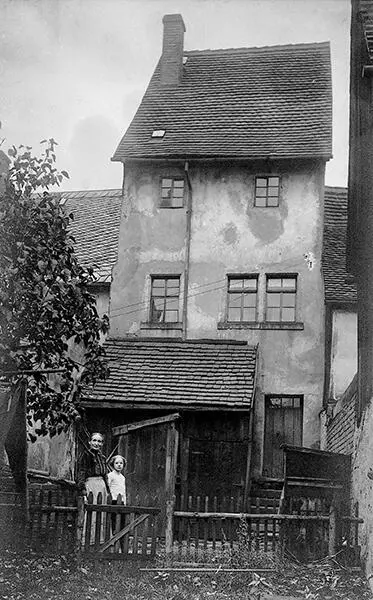 Das Geburtshaus in Ernstthal Unter die Erinnerungen vor denen May versagte - фото 3