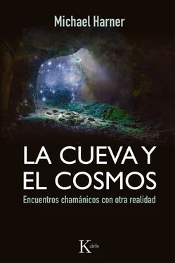 Michael Harner La cueva y el cosmos обложка книги