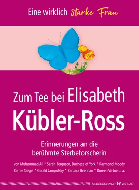 Неизвестный Автор Zum Tee bei Elisabeth Kübler-Ross обложка книги