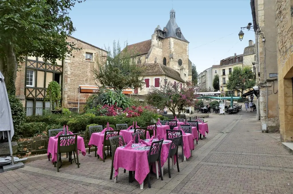 Warten auf Gäste in Bergerac Restaurants Aux Cèpes Enchantés 12 in ruhiger - фото 42