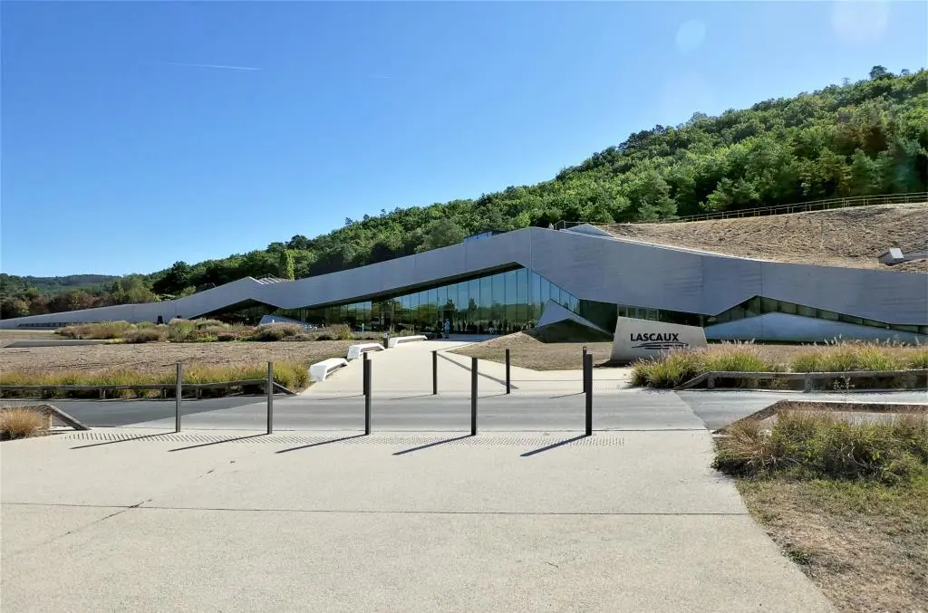 Lascaux 4 Die moderne Architektur hütet perfekte Faksimiles Lascaux 4 Auf - фото 21