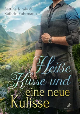 Kathrin Fuhrmann Heiße Küsse & eine neue Kulisse обложка книги