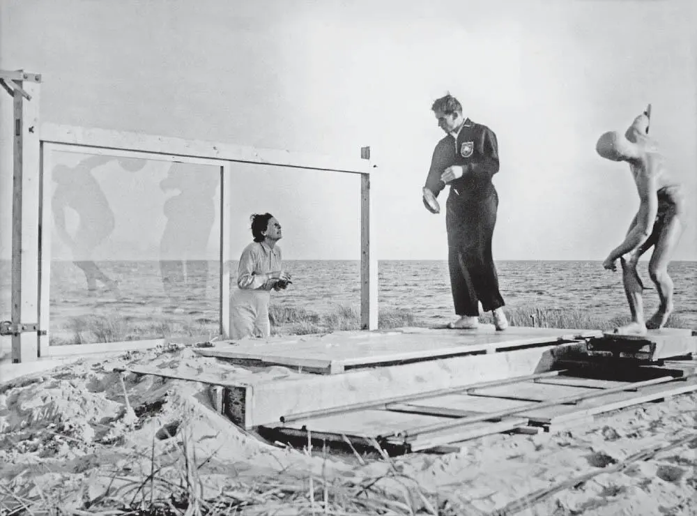 Arbeit am Mythos Leni Helene Riefenstahl übt 1936 an der Ostsee mit dem - фото 2