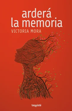 Victoria Mora Arderá la memoria обложка книги