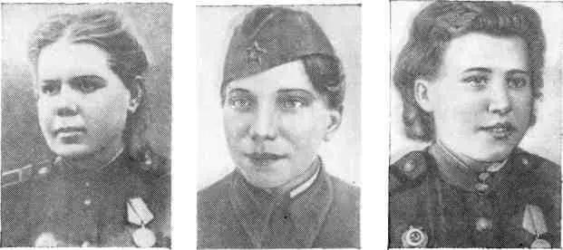 Слева направо Зина Зырянова 1945 г Валя Короткова 1942 г Зина Гензик - фото 28