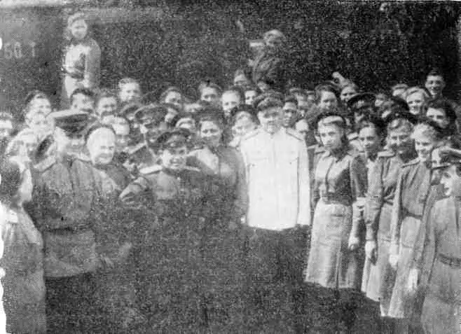 Проводы аэростатчиков 1945 г В центре командир 2й аэростатной дивизии Э - фото 32