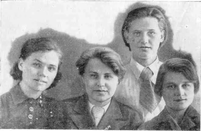 Подруги с Высокогорского завода 1942 г Слева направо Вера Повенских Нина - фото 4