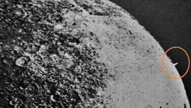 Гигантская башня на темной стороне Луны на снимке сделанном аппаратом Зонд 3 - фото 22