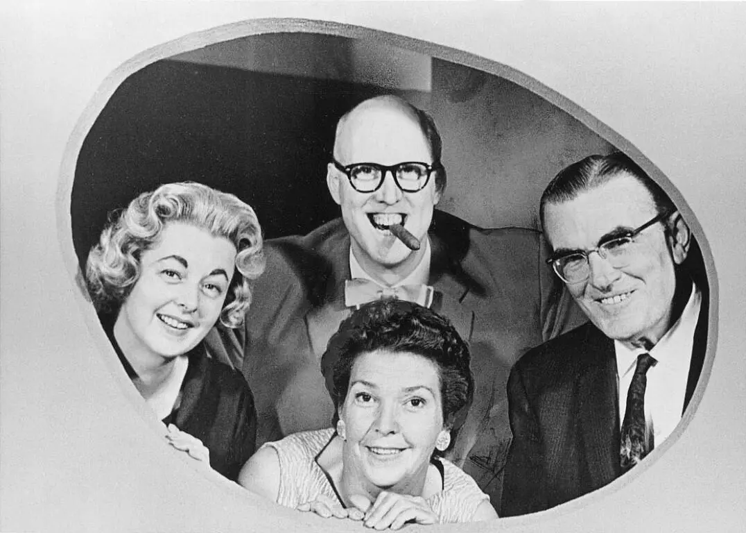 Rassy Young abajo formó parte del jurado en el concurso Twenty Questions - фото 2