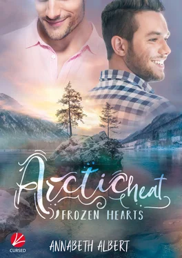 Annabeth Albert Frozen Hearts: Arctic Heat обложка книги