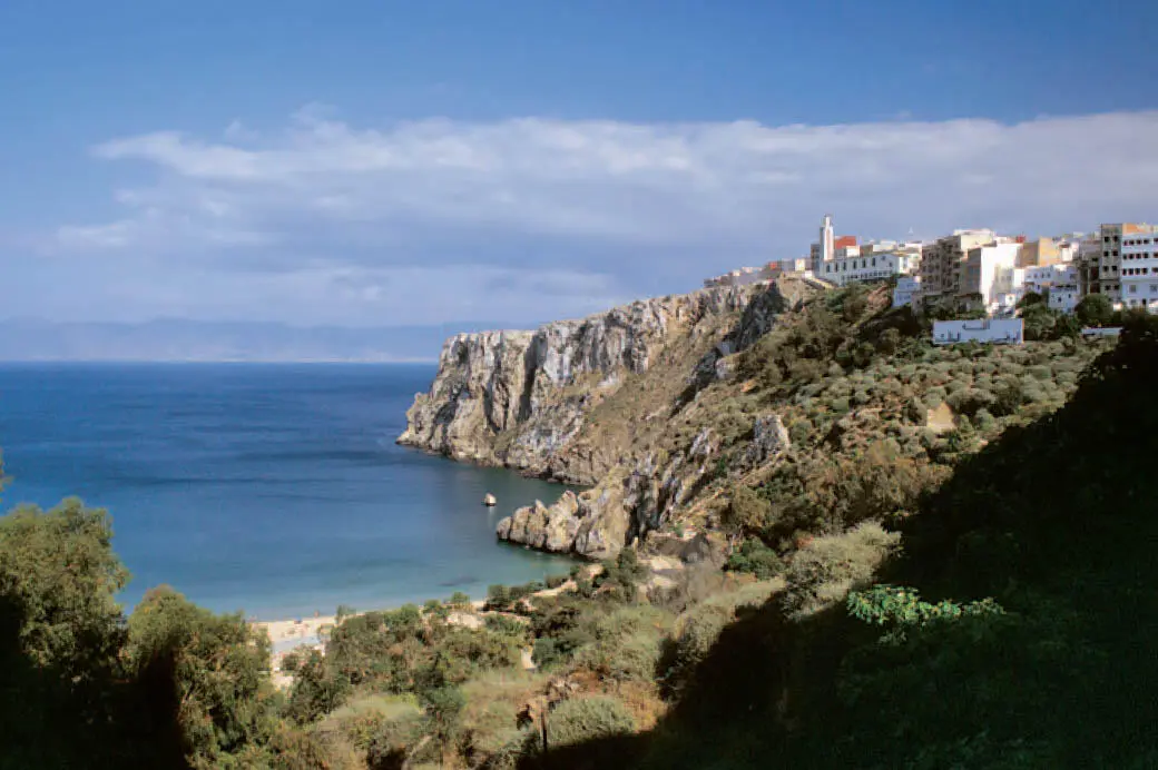 ma11080 ad Al Hoceima blickt von einem Plateauberg aufs Meer Al Hoceima - фото 370