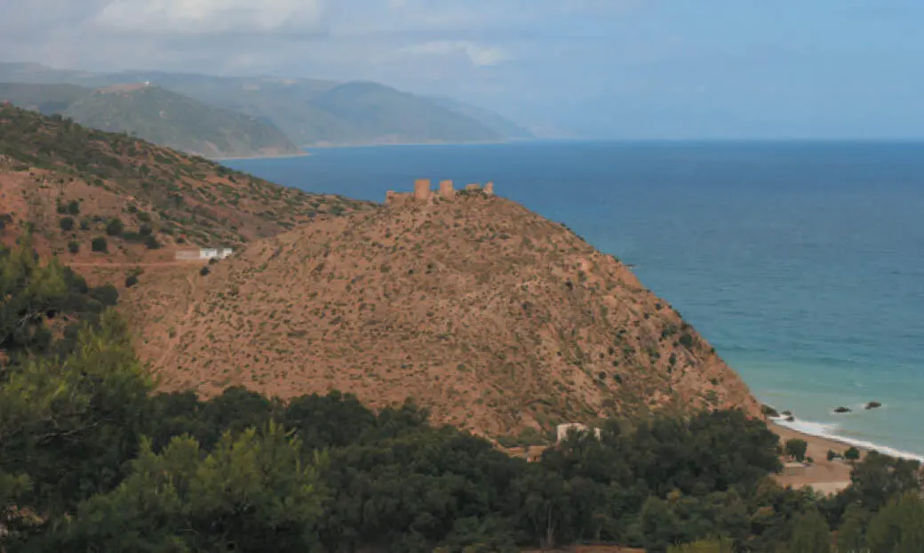 ma16022 ed Blick auf die spanische Festung Torres de Alcalá im Nationalpark Al - фото 303