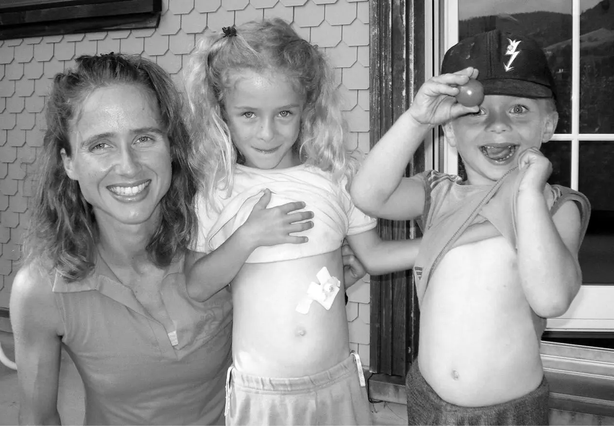 September 2007 Mit 6½ Jahren wird Christina von ihrer PEGSonde befreit Mario - фото 3